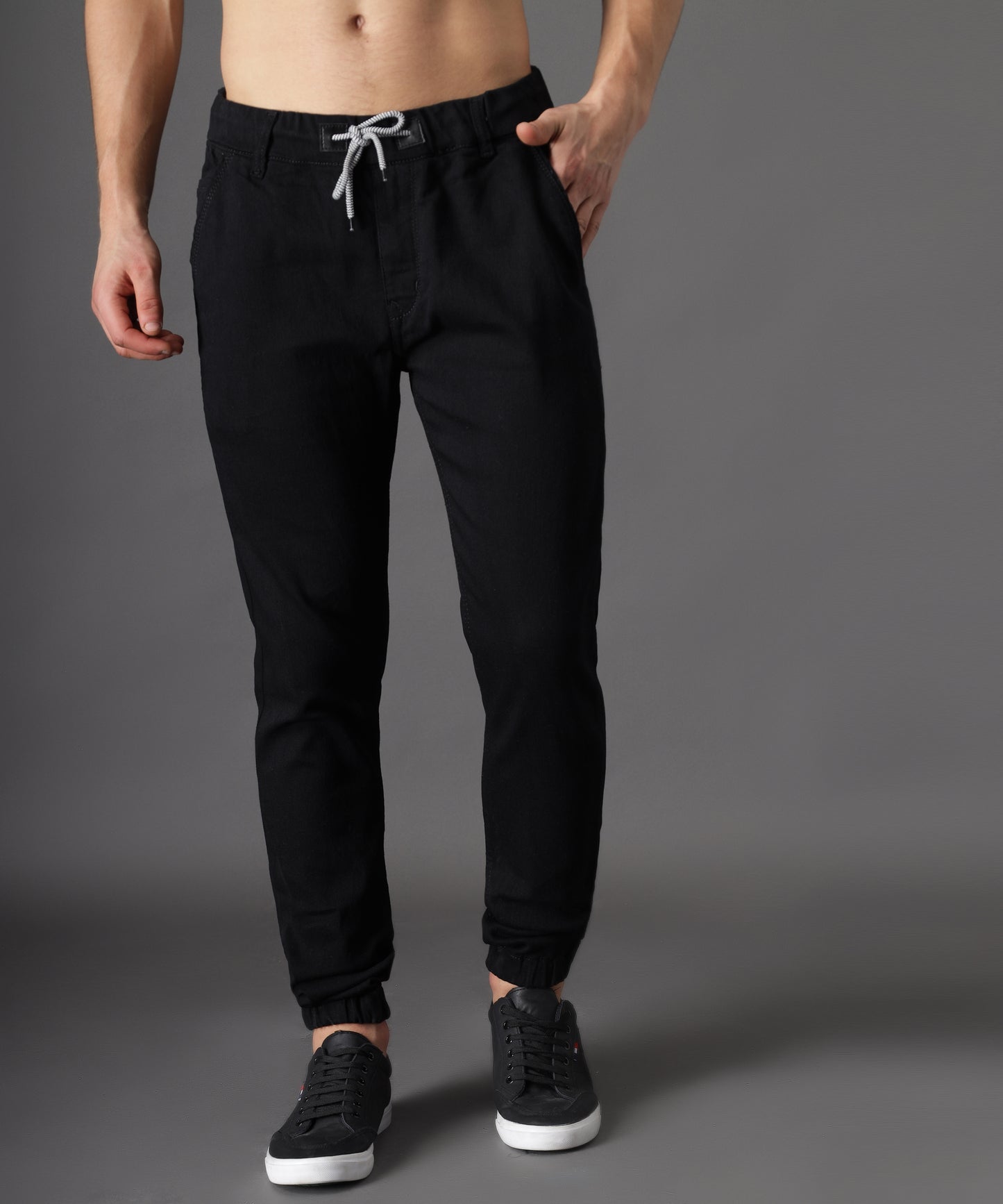 ZAYSH Men Slim Mid Rise Black Jogger Pants