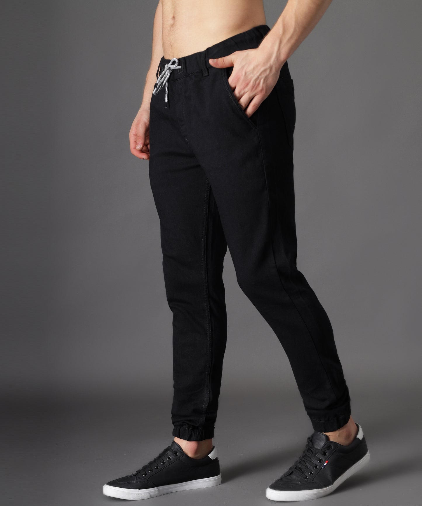 ZAYSH Men Slim Mid Rise Black Jogger Pants